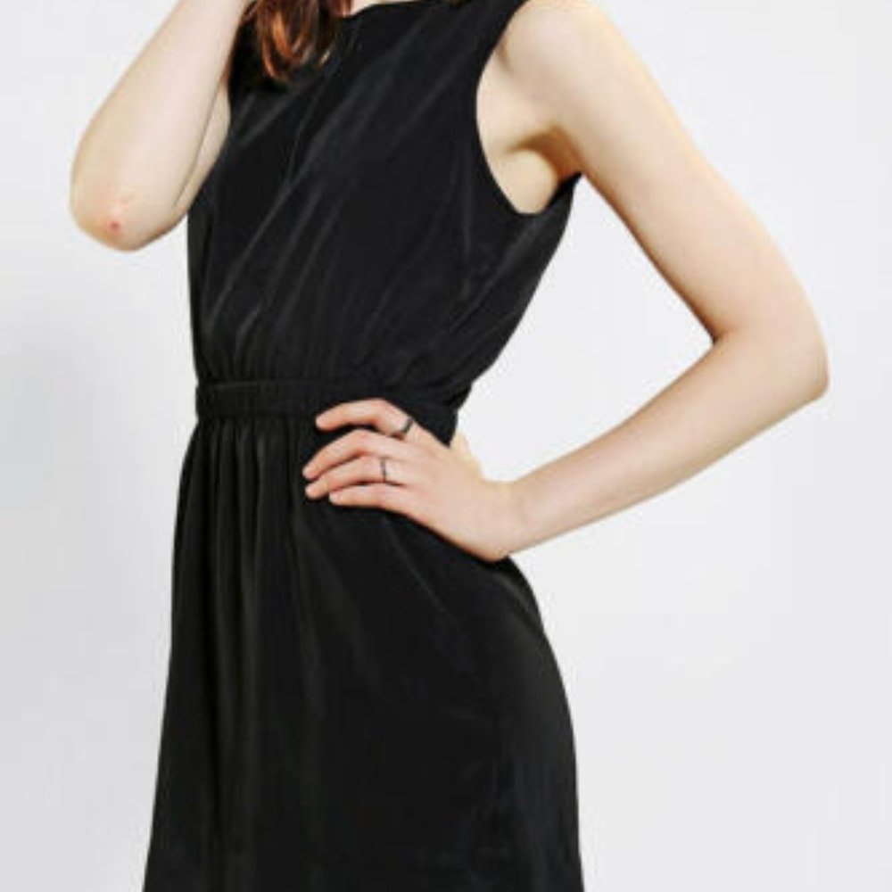 URBAN OUTFITTERS BLACK SCALLOP MINI DRESS XS
